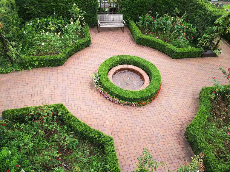 秋津ふれあいパークの参道