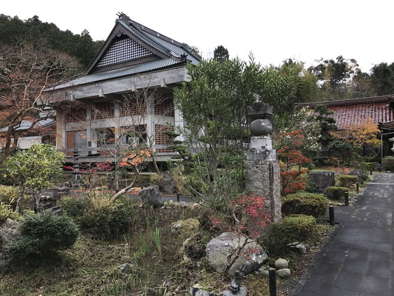 龍勝寺霊園