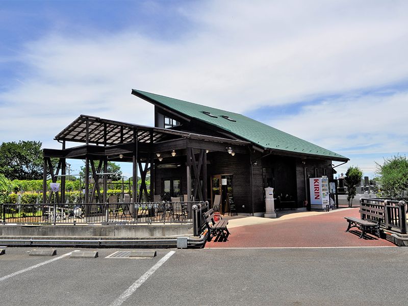 メモリアルガーデン大宮青山苑　休憩場所も充実