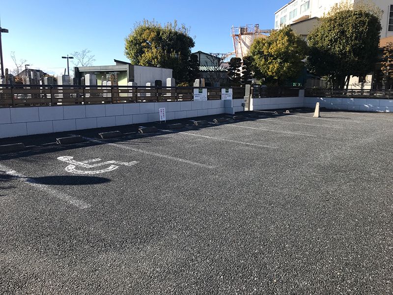 聖苑花みずき　広いバリアフリー駐車場