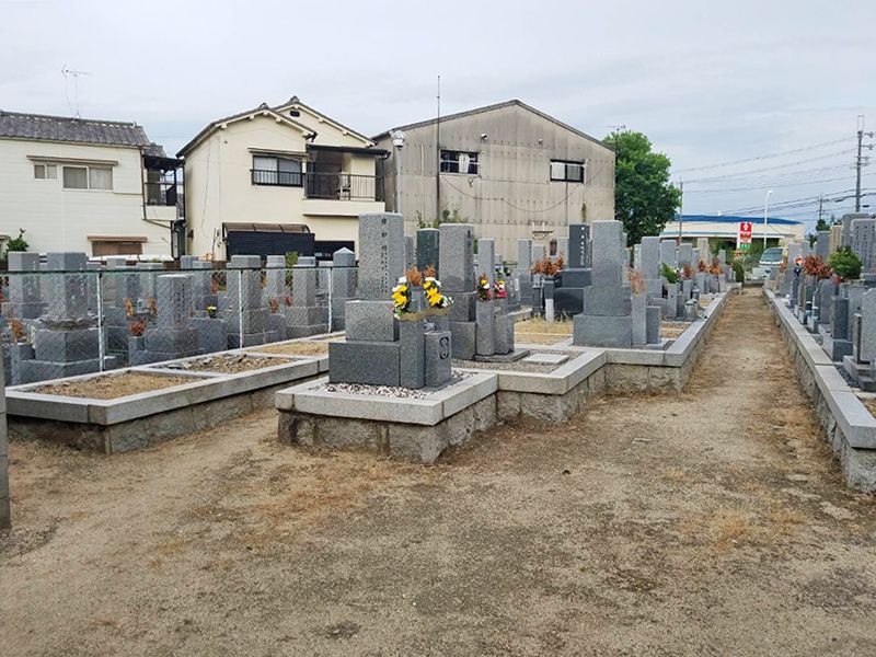 摂津市営 鳥飼下墓地　広々とした墓域