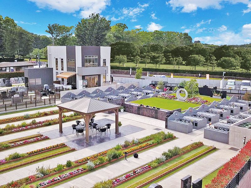 サニープレイス所沢 永代供養墓・樹木葬　花に囲まれた園内