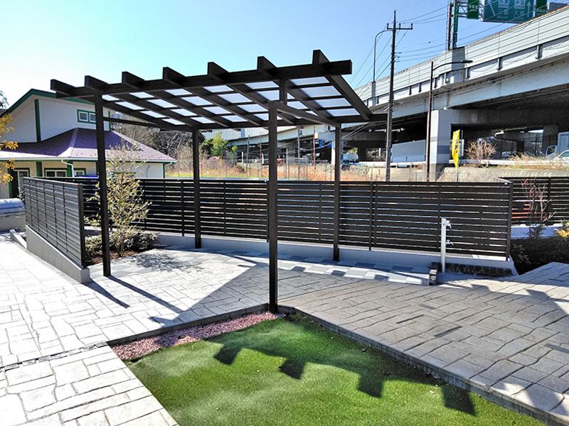 川口中央霊園　石畳が美しい敷地内