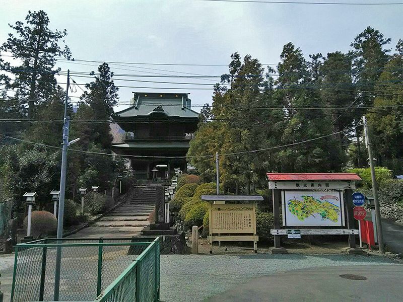 見晴らし墓苑 （勝楽寺墓苑）　山門と案内図