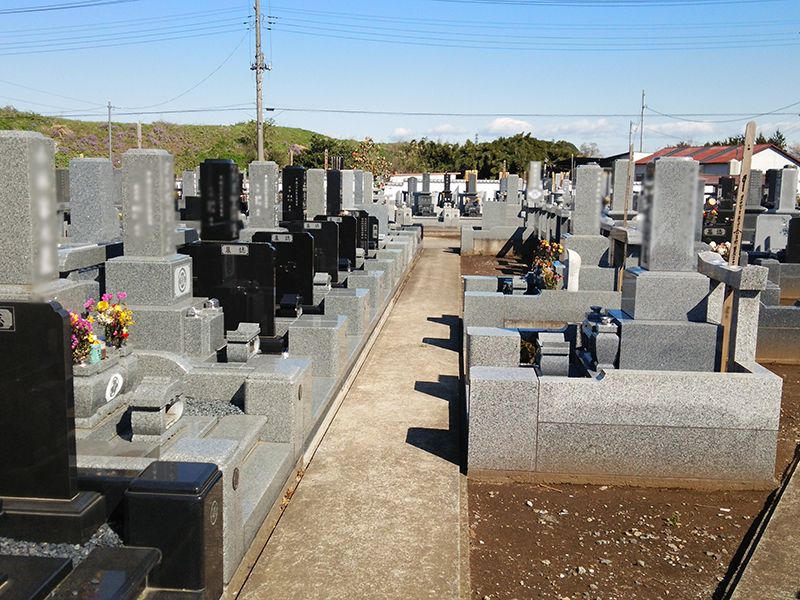 保福寺　広々とした墓域