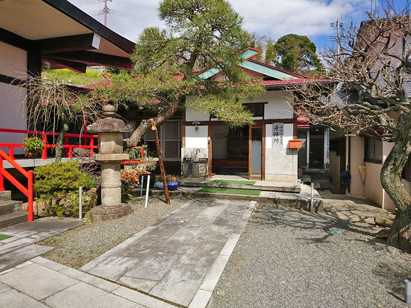 東光院　本堂横にある寺務所