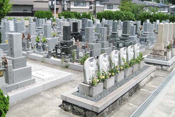 伊保崎公園墓地