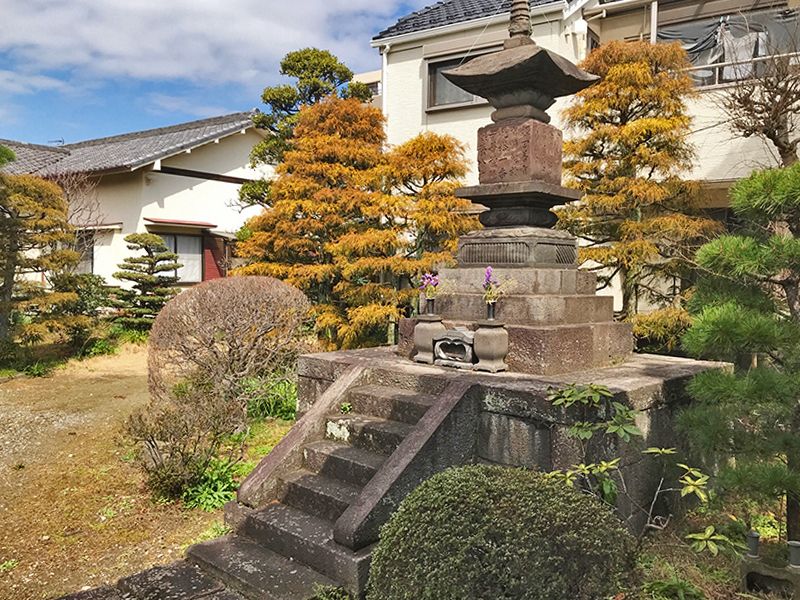 円照寺墓苑