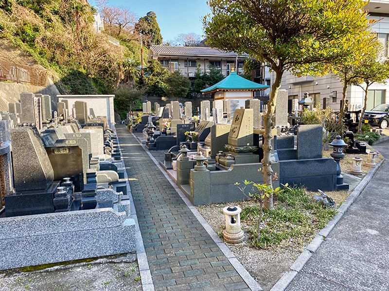 佐原霊園　植栽が施された霊園