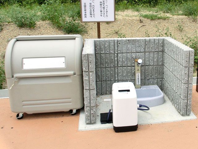 小川中央霊園の水場・ゴミ捨て場