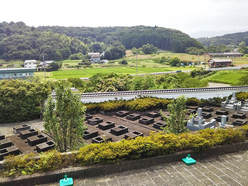 鳩山春秋の里霊園