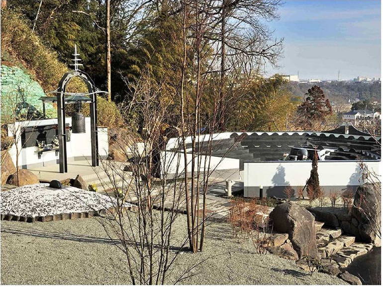 メモリアルヒルズ雲渓塚　集合納骨スペースのそばにある鐘