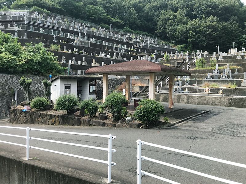 日吉台墓地