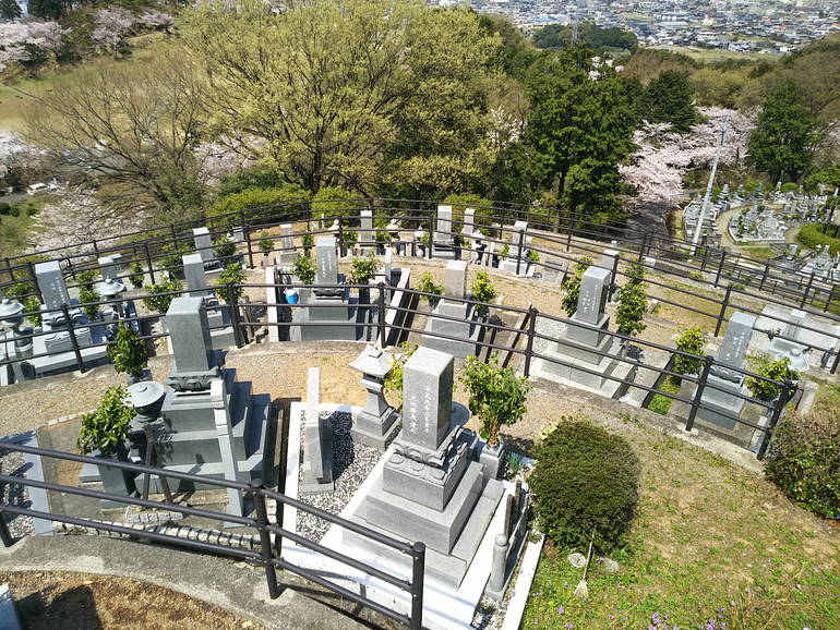 四国中央市営 桃山墓園