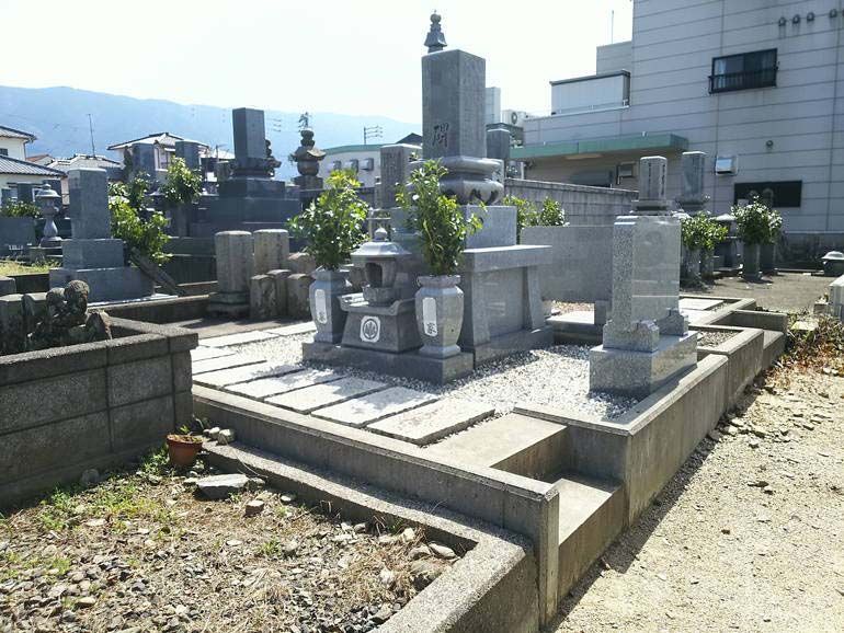 四国中央市営 岡屋敷墓地