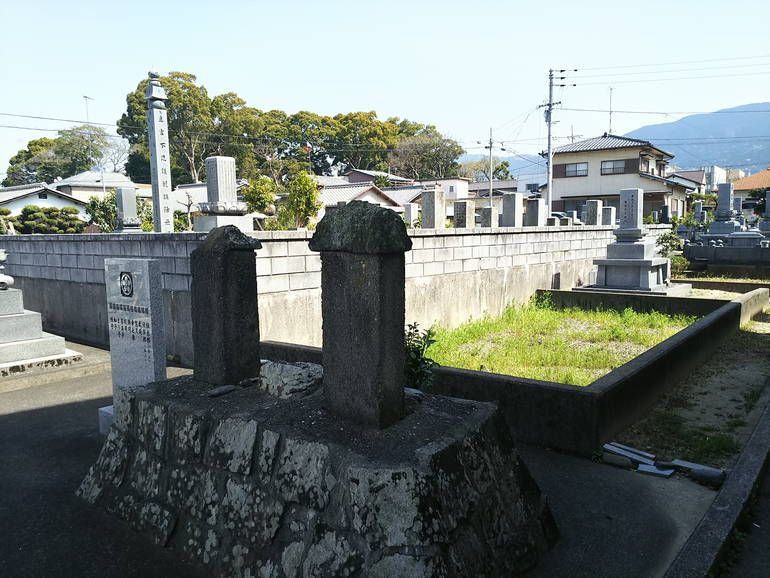 四国中央市営 岡屋敷墓地