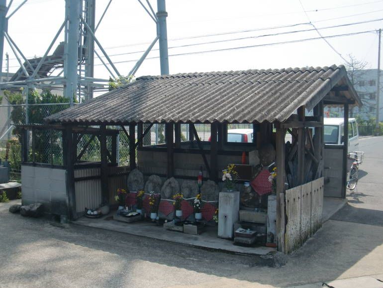 条六墓地