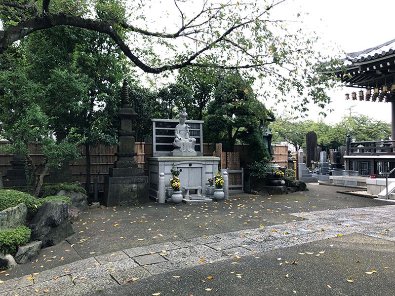 実相院墓苑
