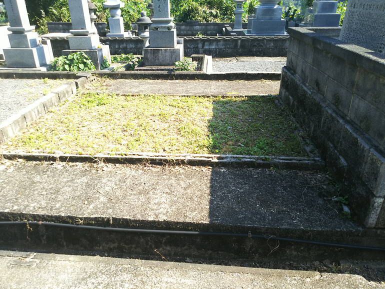 津山市営 八出墓地