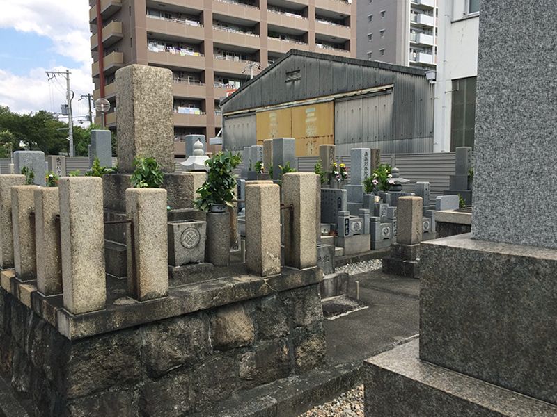 春日墓地