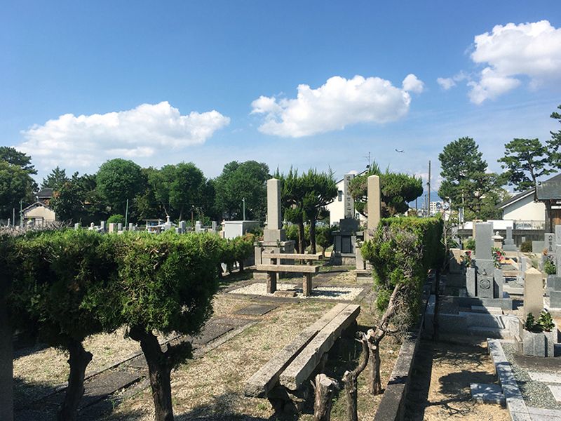 春日墓地