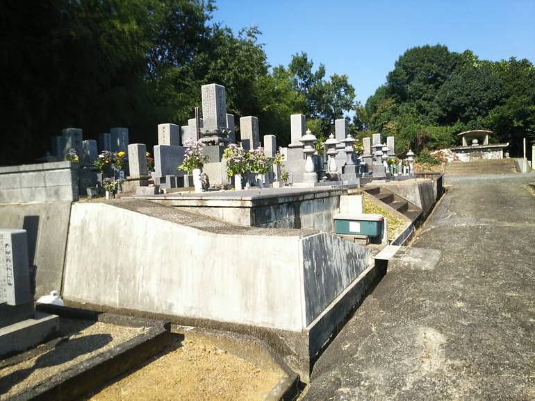 津山市営 八出墓地