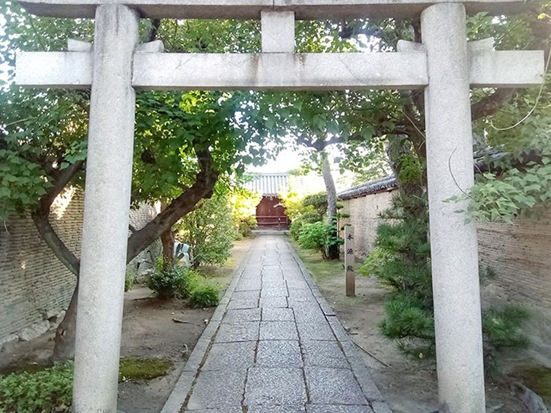 本源院墓地