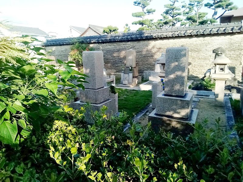徳泉寺墓苑