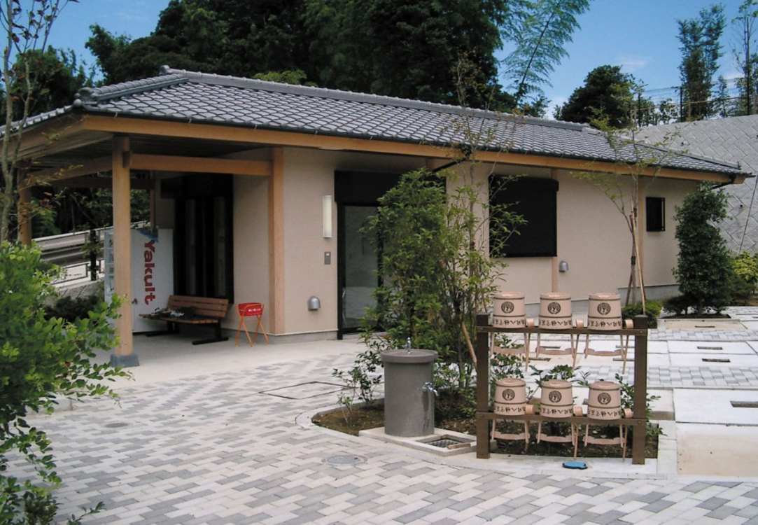 鶴岡八幡宮墓苑　管理棟外観