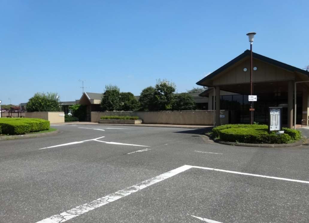 新座市営墓園のロータリー②