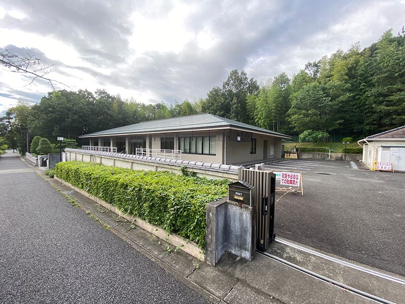 平和公園 傳昌寺 金色納骨供養塔