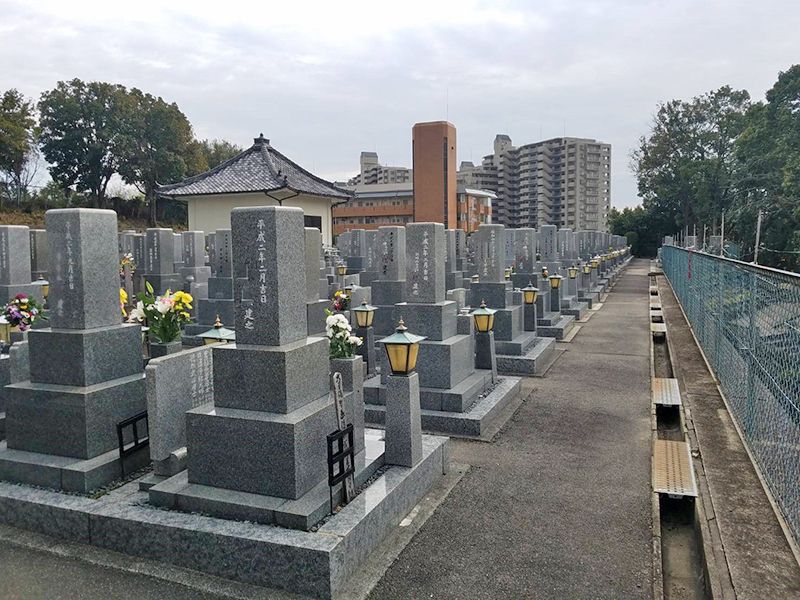 本厳寺霊苑