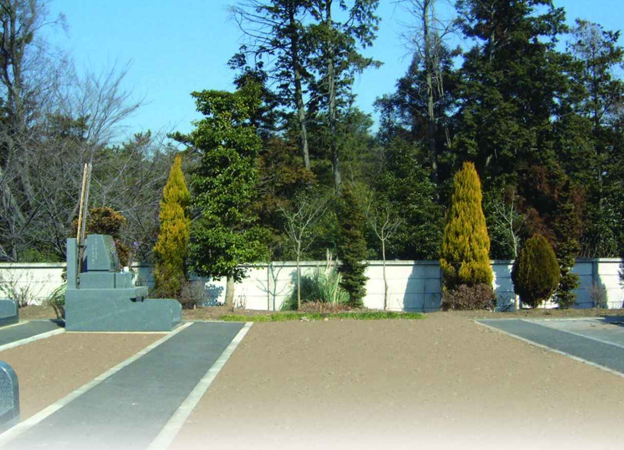 むらさき聖地霊園　バリアフリー設計の参道