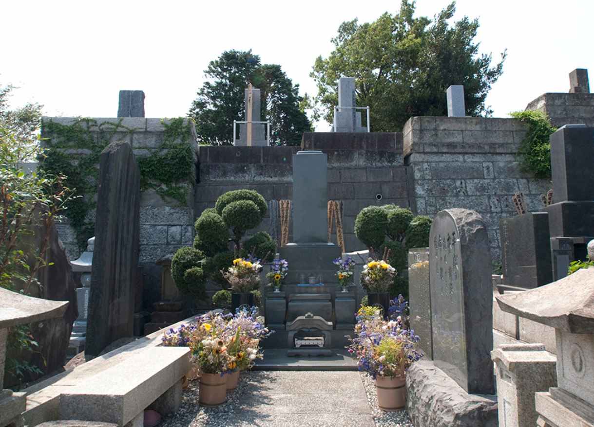 横浜市営 日野公園墓地　穏やかな雰囲気の墓石