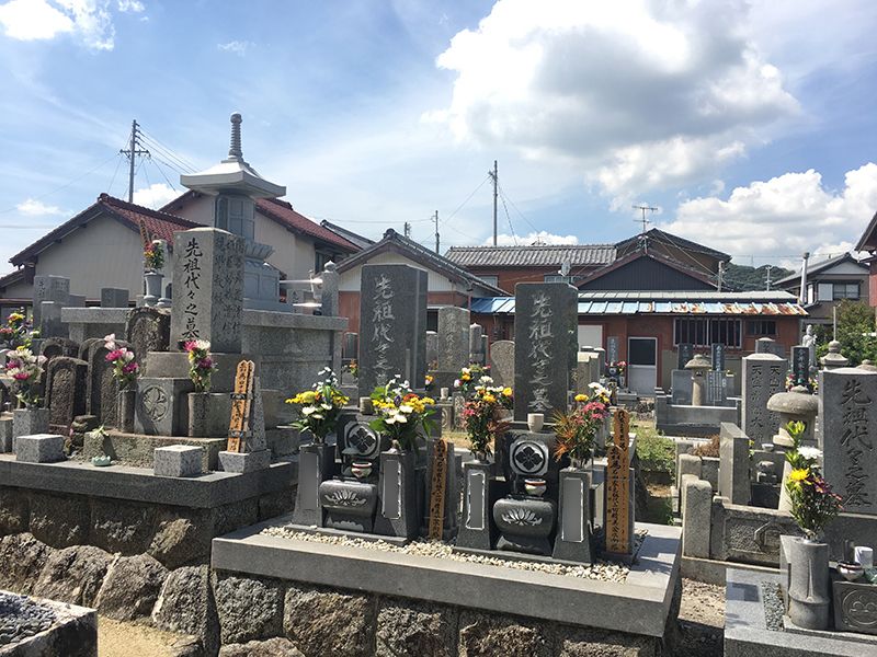 実相院墓苑