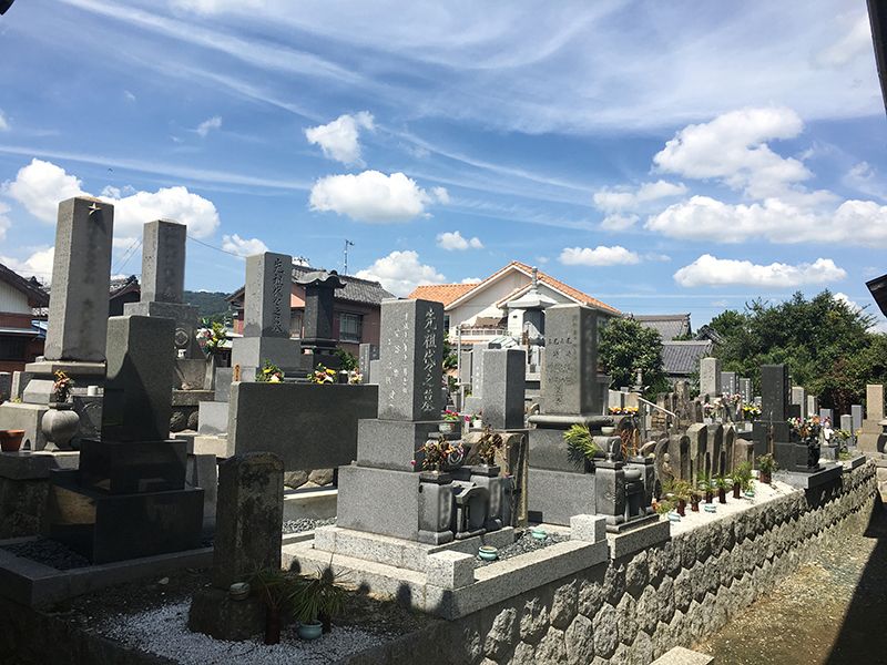 実相院墓苑