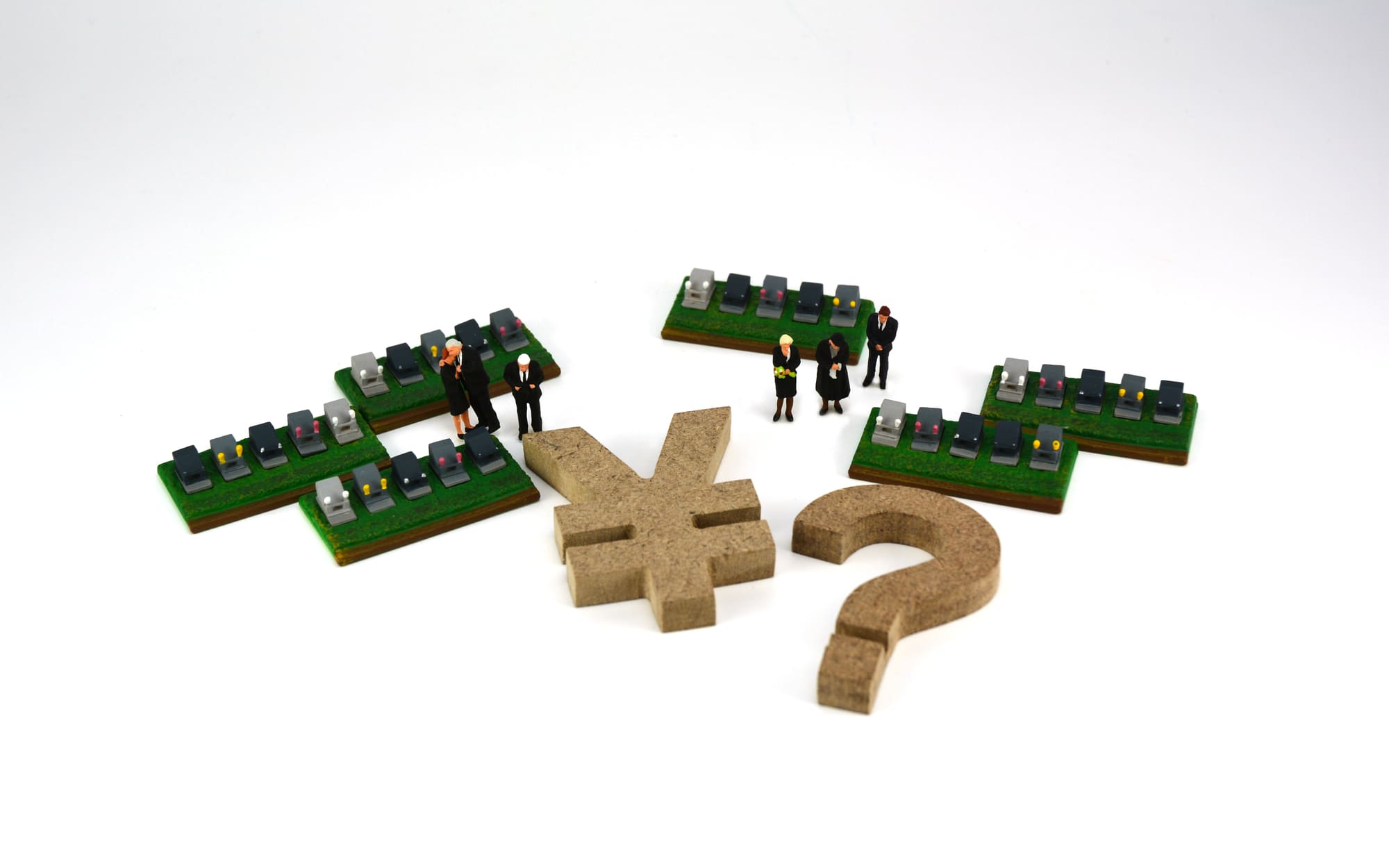 お墓の費用に考える人たちのイラスト