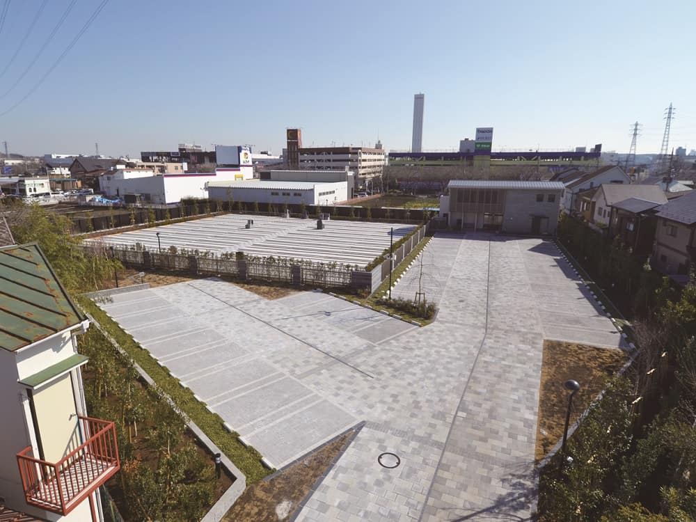 武蔵メモリアルコート　バリアフリー設計の駐車場