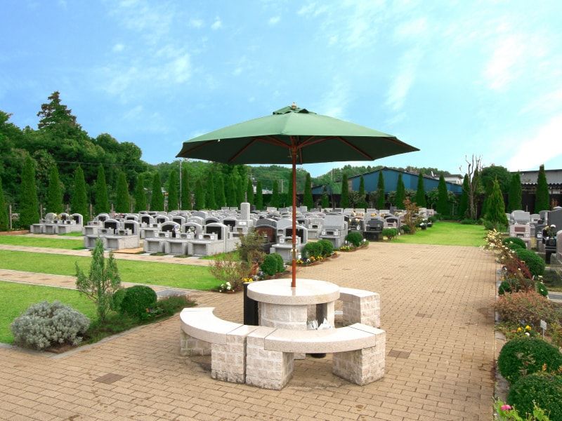 メモリアルパーククラウドむさし野　平坦な参道