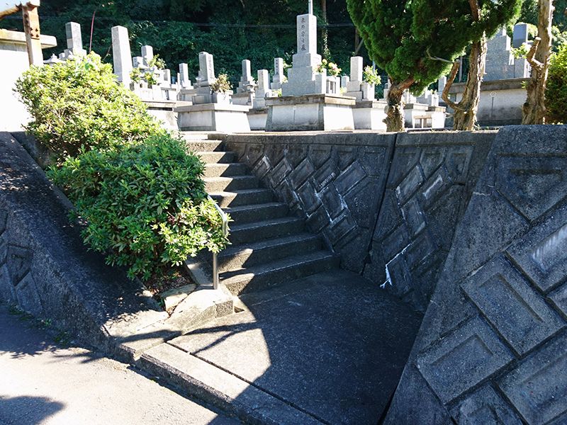 江津市営 市村墓地公園