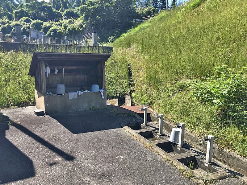 三次市粟屋墓地