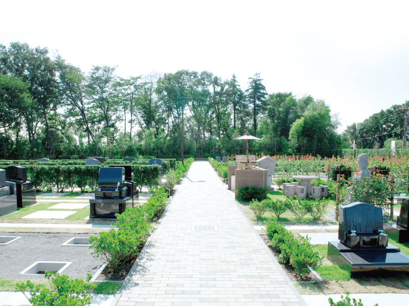 新の丘さくら浄苑の園内通路
