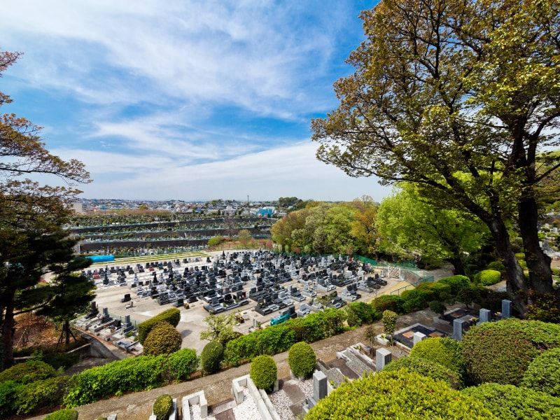 春秋苑 広々と見晴らしの良い園内