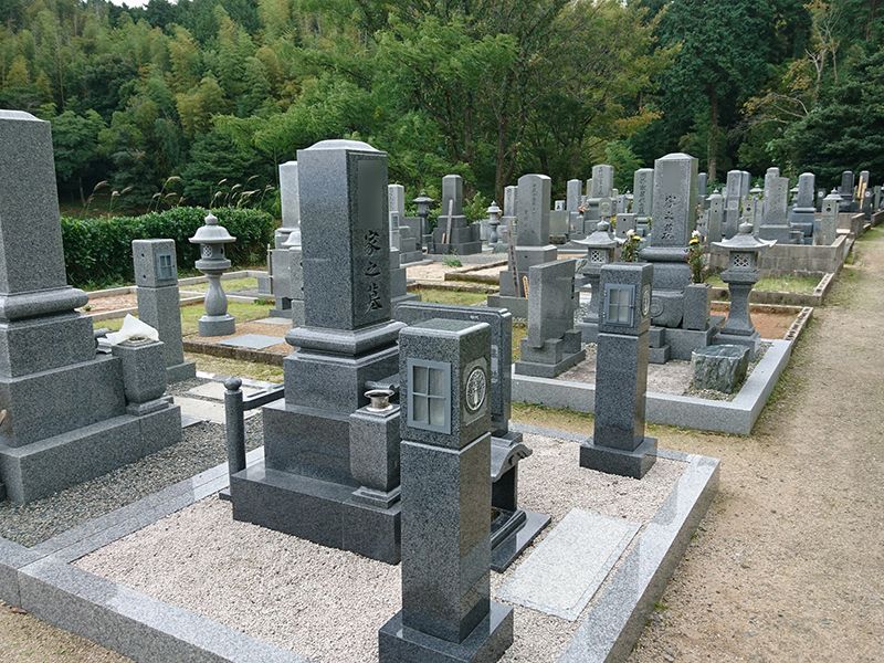 新奥ノ谷墓地