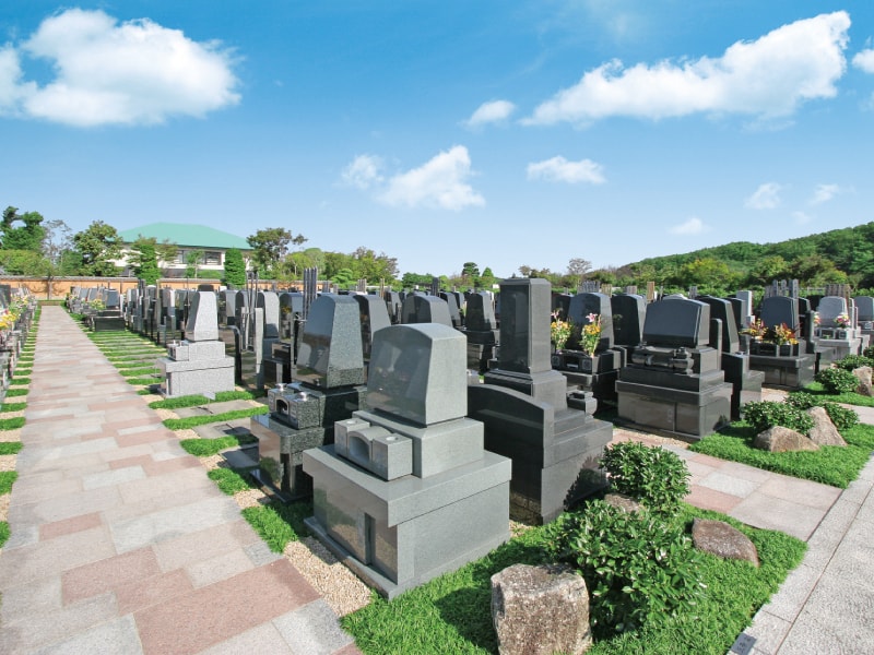 日本庭園陵墓 紅葉亭　平坦でバリアフリーな参道