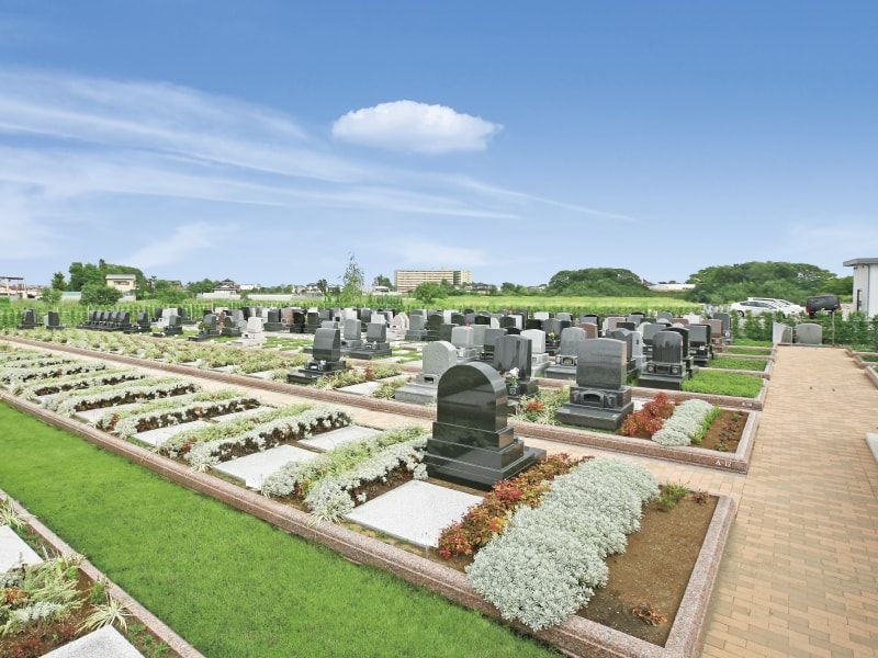 緑や植栽が美しい吉川美南霊園のテラス区画