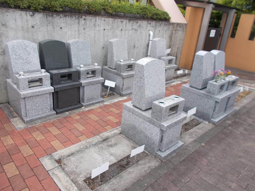 八王子浄苑であいの郷　段差のない設計でどなたでも安心してお参りできる墓域