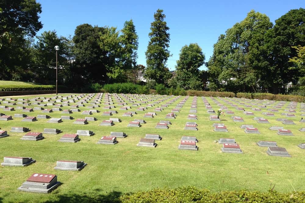 横浜市営 メモリアルグリーン　緑に囲まれた風景