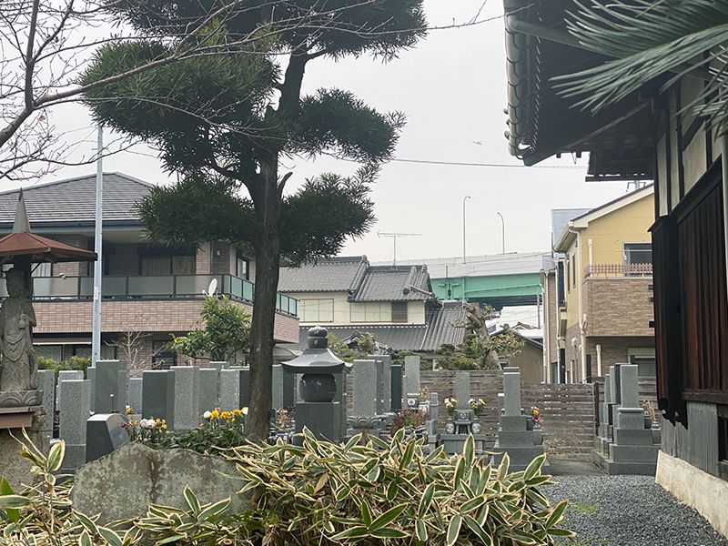 覚王院墓苑
