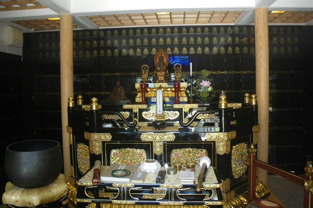 ねりま平和観音　納骨堂俳壇